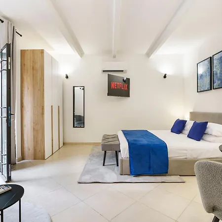 Casa de Férias Modern Minimalist Loft With Terrace And Parking *