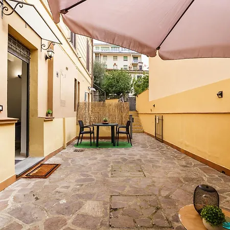 Casa de Férias Modern Minimalist Loft With Terrace And Parking